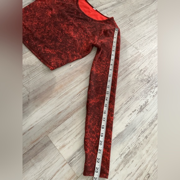 Lululemon Long Sleeve Top - Picture 4 of 9